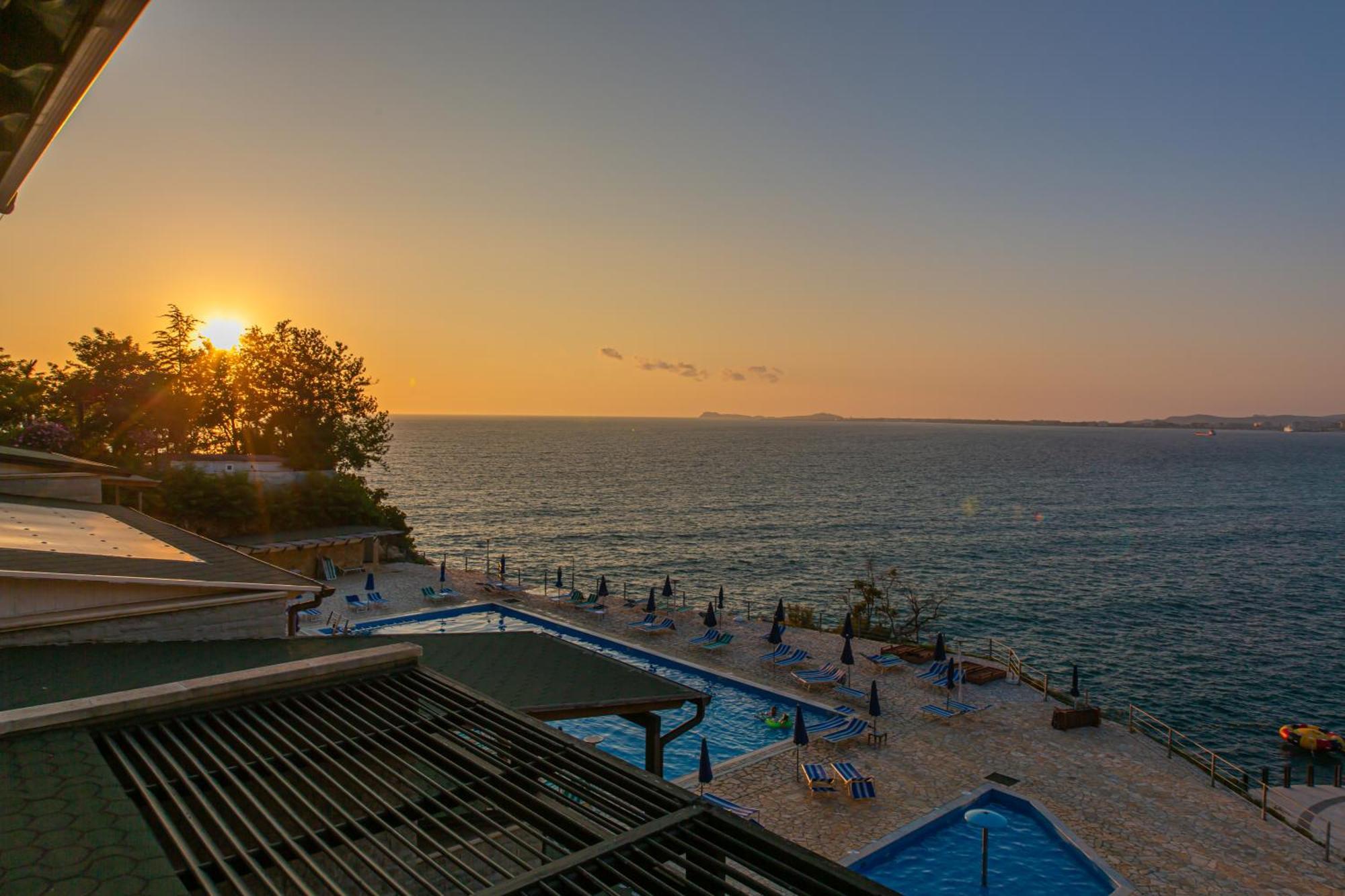 Luxury Villa 1 Vlorë Buitenkant foto